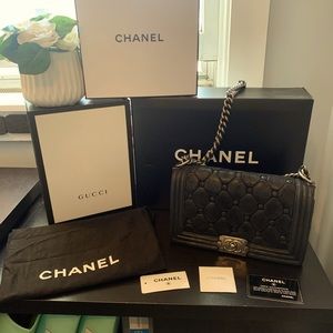 CHANEL Caviar Quilted Medium Boy Flap - black
